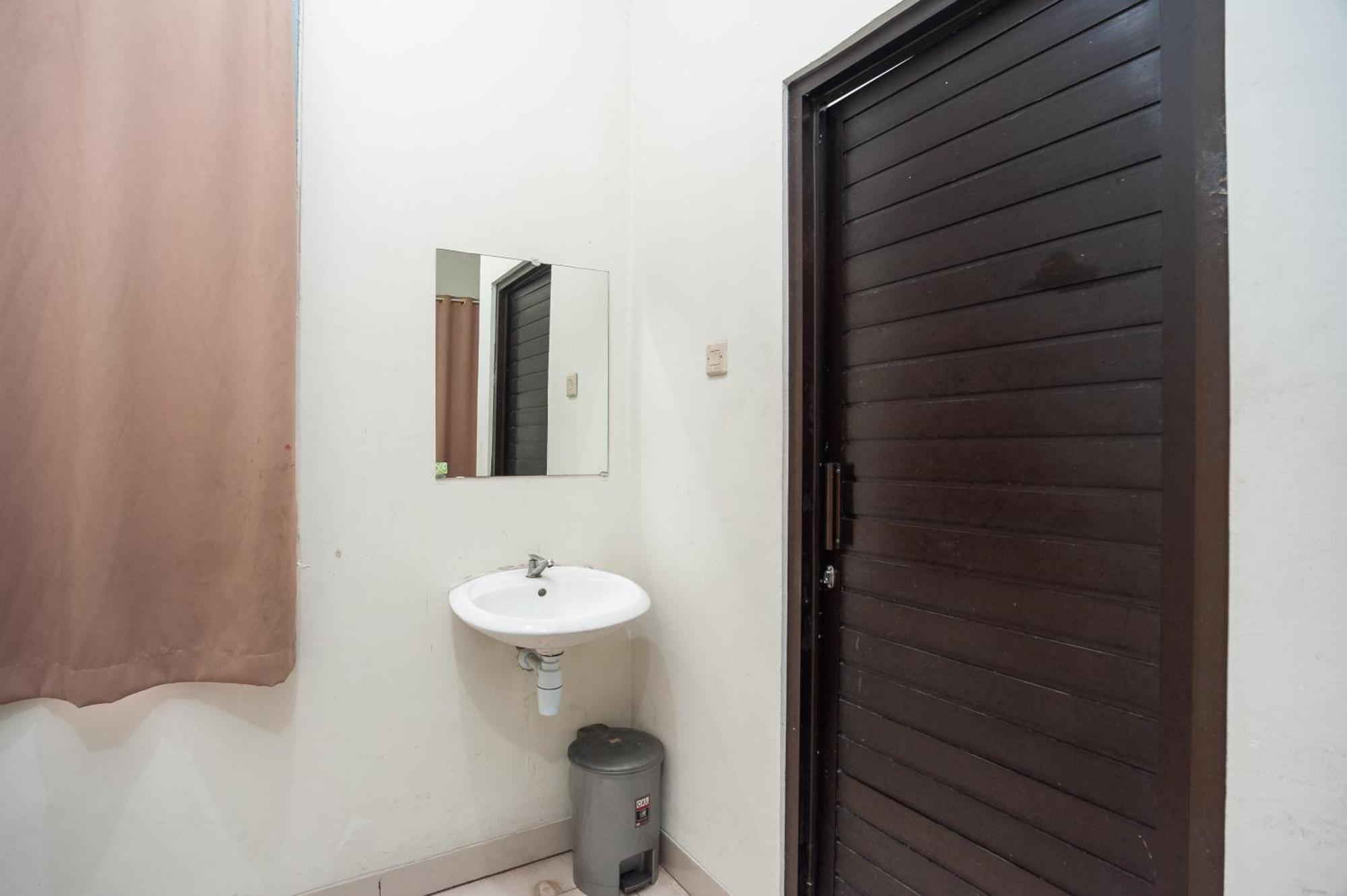 RedDoorz Plus near RS PMI Bogor Exterior foto