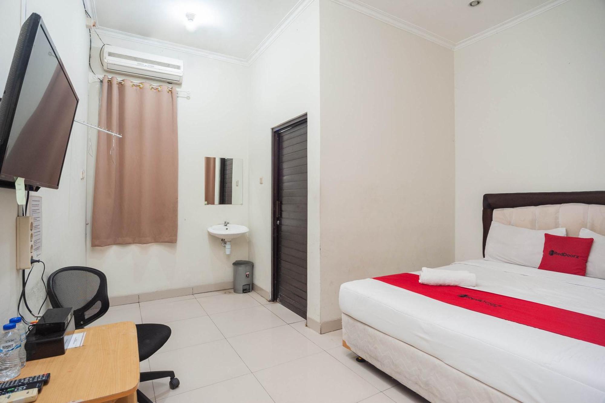 RedDoorz Plus near RS PMI Bogor Exterior foto