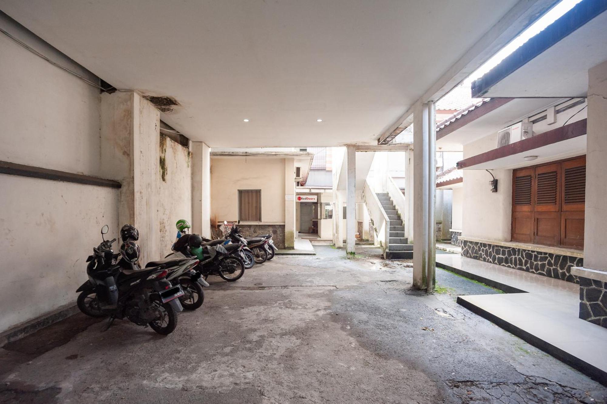 RedDoorz Plus near RS PMI Bogor Exterior foto