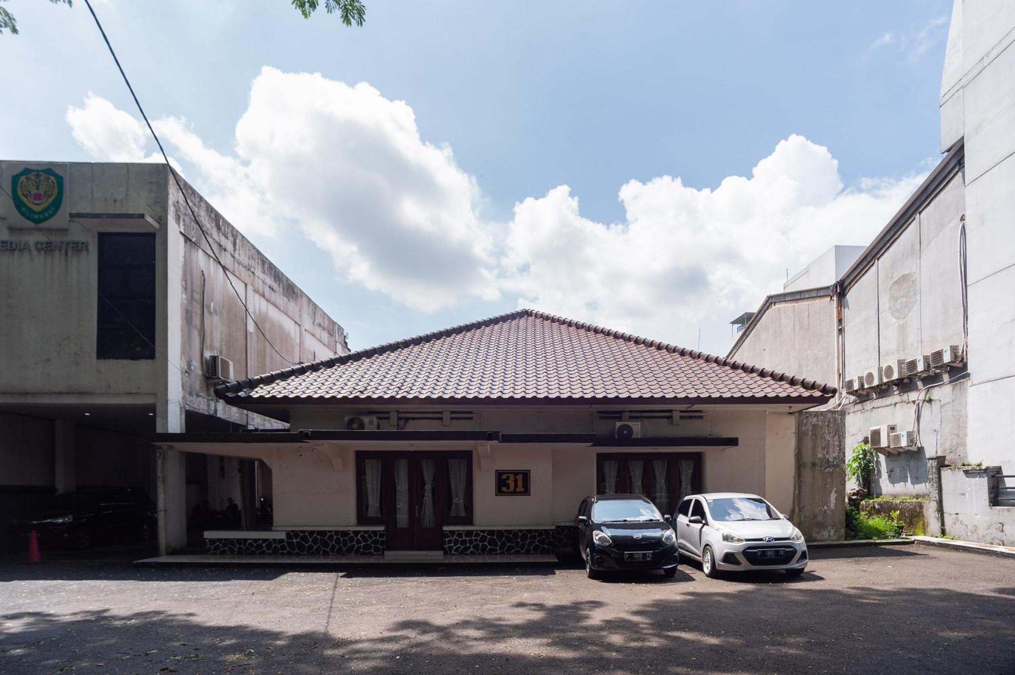 RedDoorz Plus near RS PMI Bogor Exterior foto