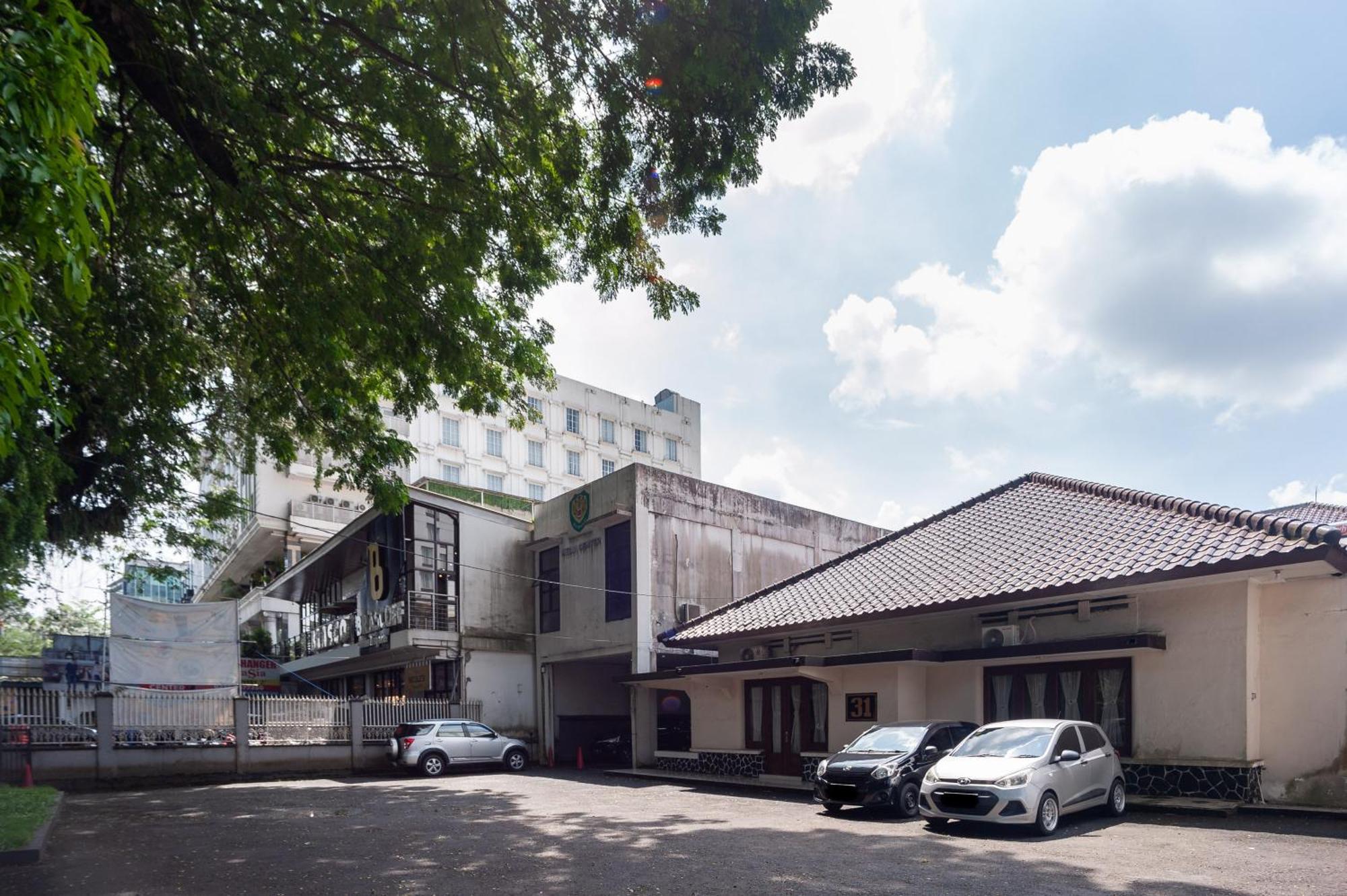 RedDoorz Plus near RS PMI Bogor Exterior foto